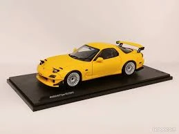 Mazda RX7 miniature 1/18e